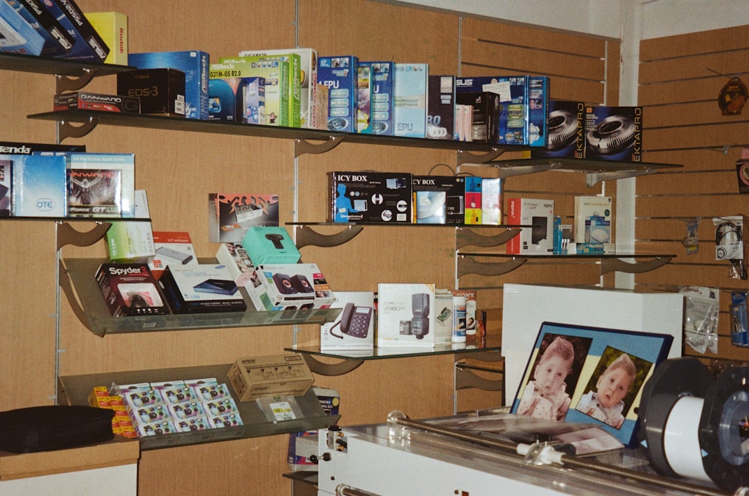 Electronics retail and resale businesses sourcing wholesale supply